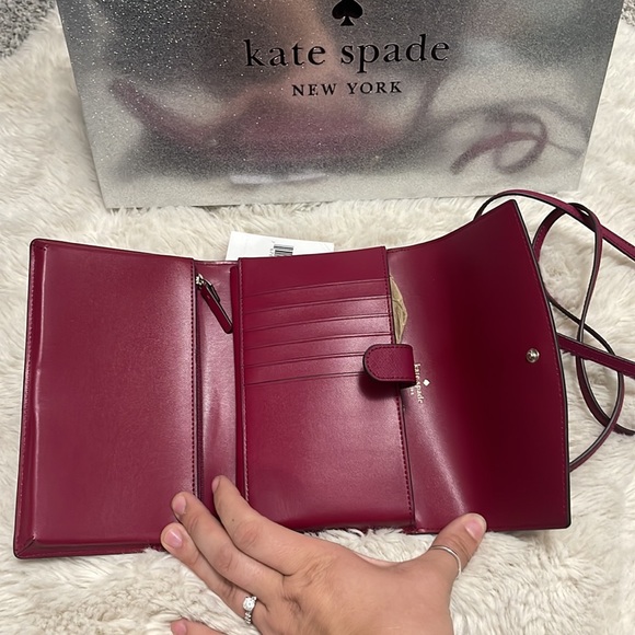 ✨ Kate Spade ,Laurel Way Winni ,Color is Cranberry ,Crossbody ✨ - Picture 5 of 12